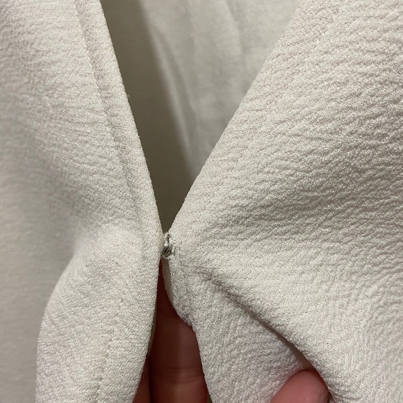 🌻 ‼️LAST CHANCE‼️White blouse with side tie - Picture 4 of 7